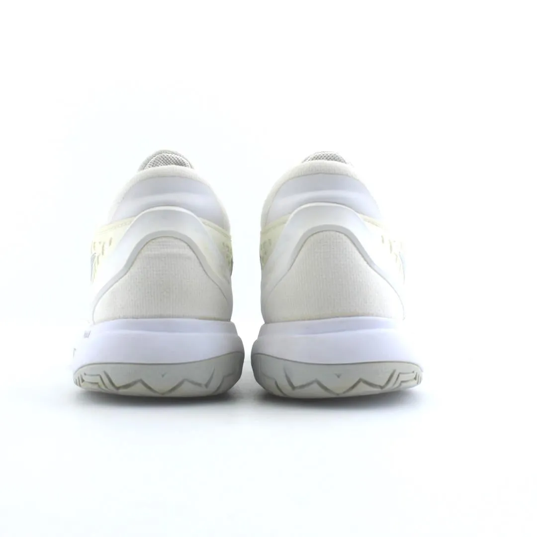 NIKE  ZOOM CAGE 3