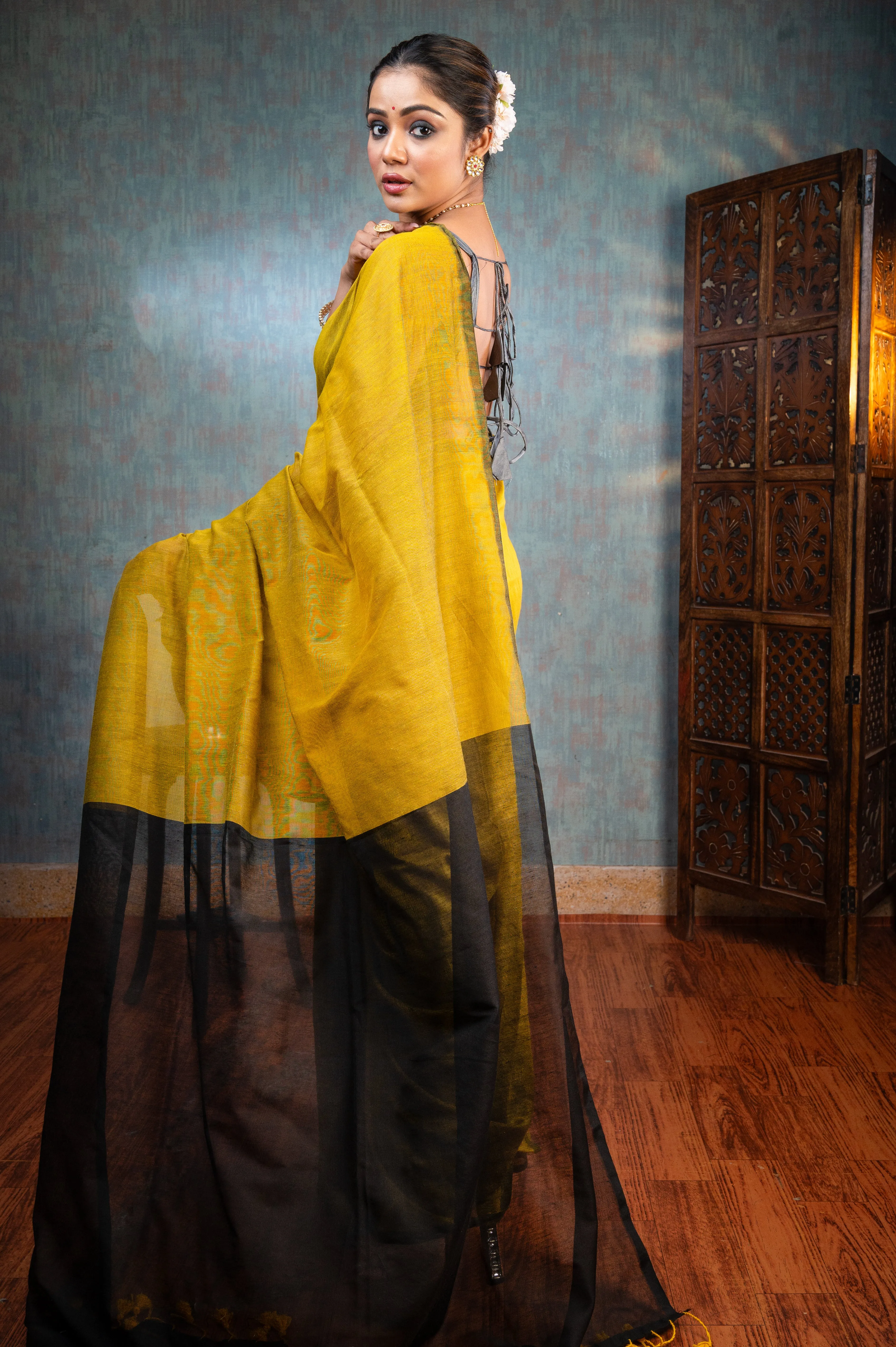 Women Black  And Yellow Handloom Cotton Saree