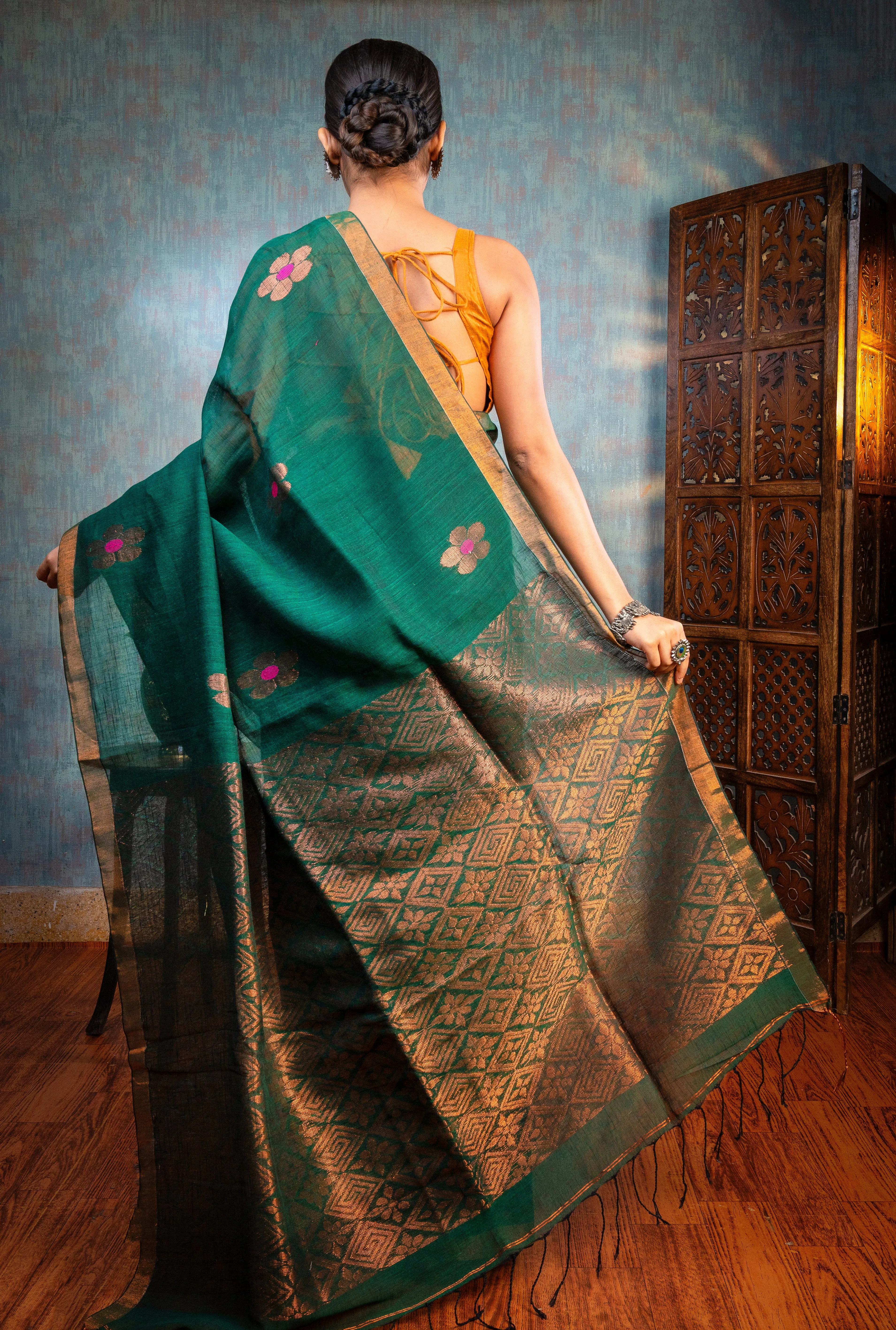 Women Green Pure Handloom Linen Saree With Floral Woven Motifs