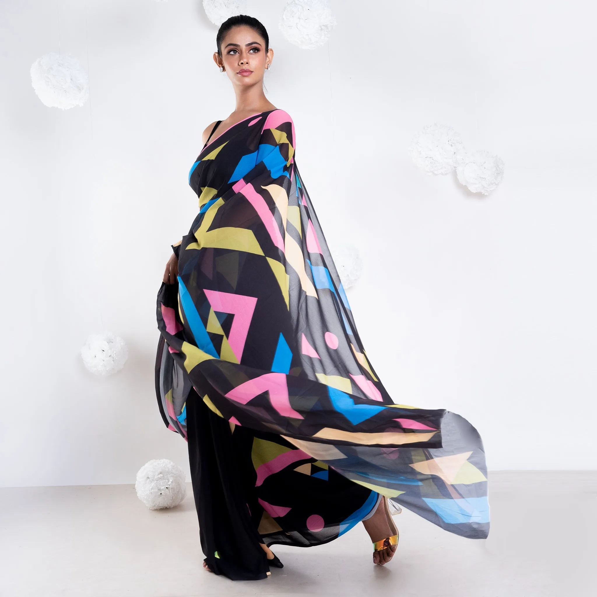 Women Juliet Georgette Digital Printed Saree In Black Color